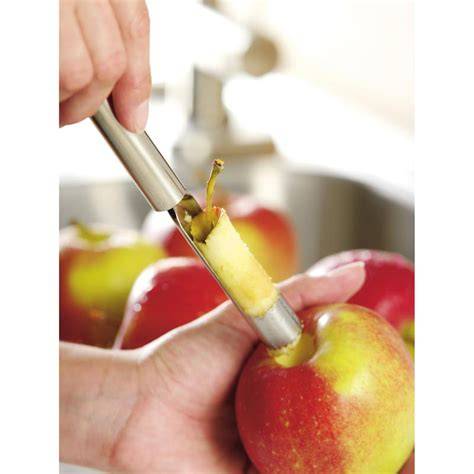 Äpfel vorbereiten: Schälen, entkernen, zerkleinern