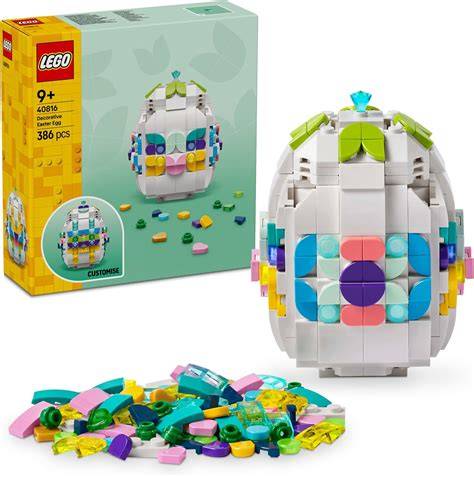 Überraschungsei-Torte mit bunten Deko und Spielzeug