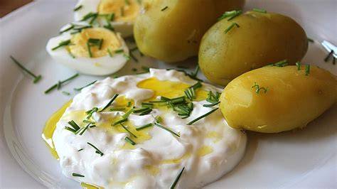 Übersicht Budwig-Diät: Leinöl, Quark und gesunde Alternativen