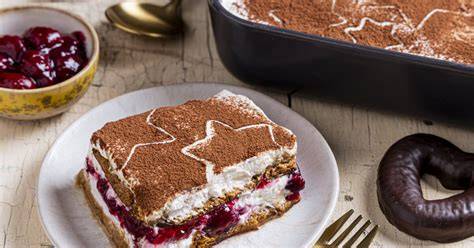 Übersichtliche Zutatenliste für Lebkuchen-Tiramisu mit Kirschen