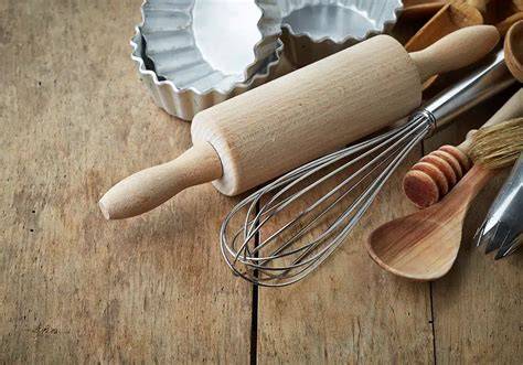 Übersichtsausrüstung: Küchenutensilien zum Kuchenbacken