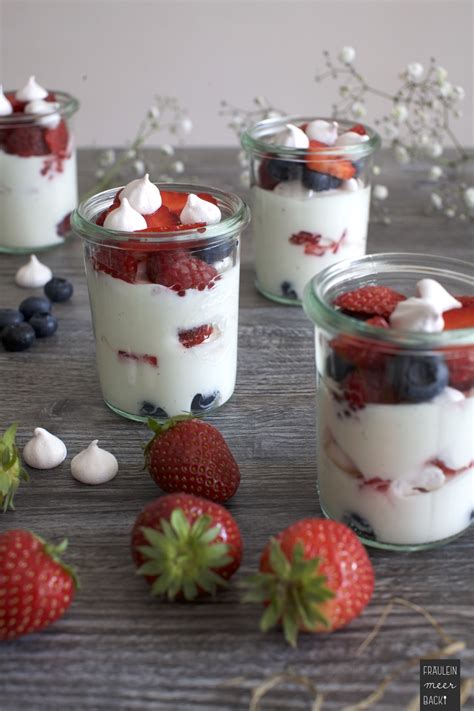 5-Minuten-Dessert im Glas: Quark, Joghurt, Beeren - Schrittfolge