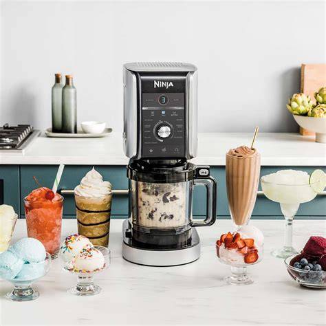 709‑ml CREAMi Deluxe Behälter neben Originalbehälter (Größenvergleich)