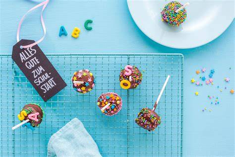 ABC-Cake Pops und Mini-Schultüten