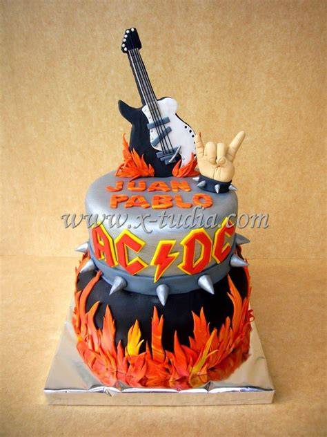 AC DC Torte Logo und Flammen Dekor