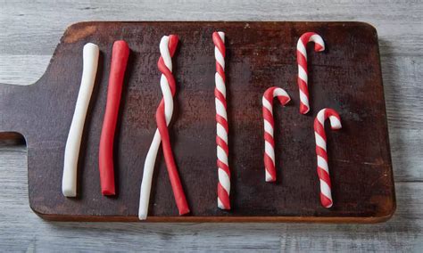 Abb. 1: Spießige Stäbchen aus rotem und weißem Fondant