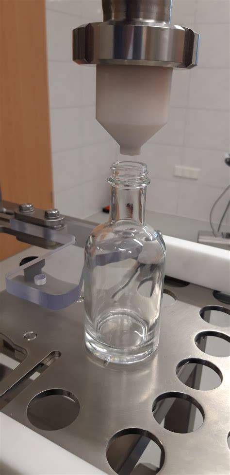 Abfüllung der Marmelade in sterilierte Gläser
