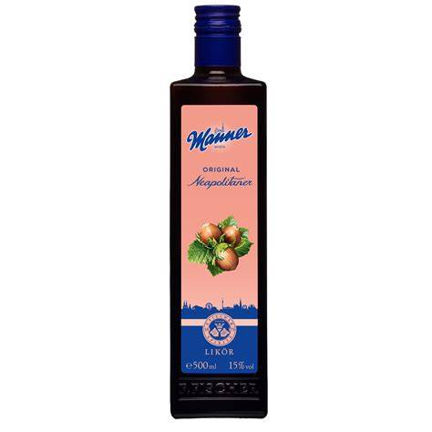 Abgefüllte 0,5-Liter Flaschen Manner Neapolitaner Likör
