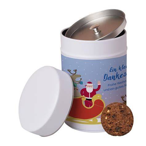 Abgekühlte Hafer-Schoko-Cookies in Keksdose