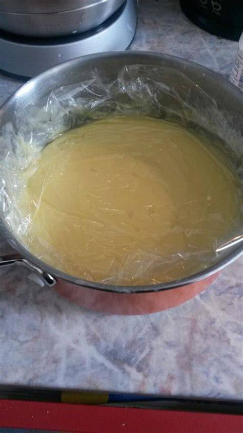 Abkühlen von Pudding mit Folie - so entsteht keine Haut