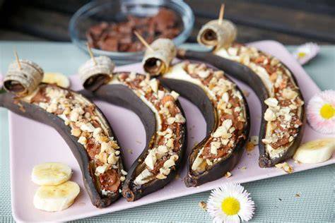 Abschlussdeko mit Schokolade und frischen Bananen