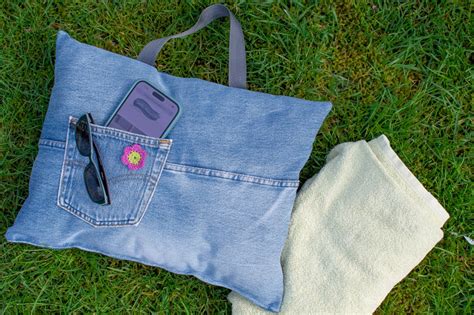 Adler-Mannheim-Trikot-Upcycling: Taschen und Kissen aus alten Jerseys