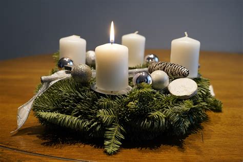 Advents- & Weihnachtsteller mit Schoko-Marzipan-Plätzchen und Amarenakirschen