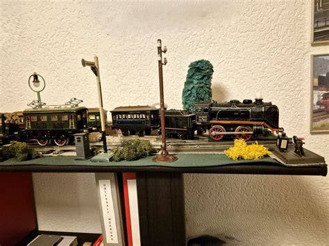Advents-Zeitmaschine Diorama mit Lokomotive