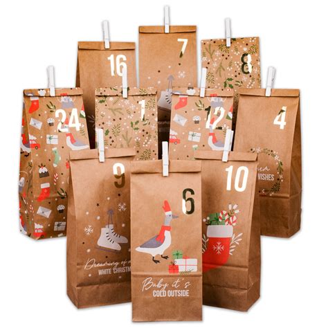Adventskalender und Weihnachtsdeko mit selbstgebastelten Tüten
