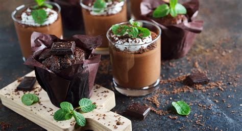 After Eight Mousse im Glas mit Minzblättchen