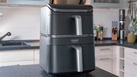 Airfryer COSORI Turbo Tower Pro auf der Arbeitsplatte