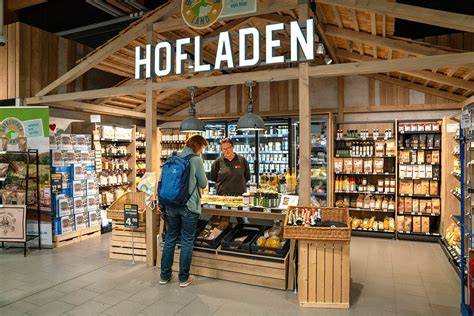 Akazienhonig-Gläser im Hofladen