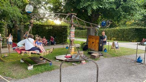 Akrobaten bei einer Show im Kleinen Fest im Großen Garten