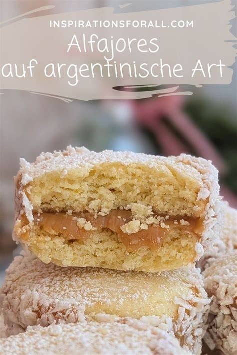 Alfajores in Kokosraspeln gerollt, Nahaufnahme der zusammengesetzten Doppelkekse