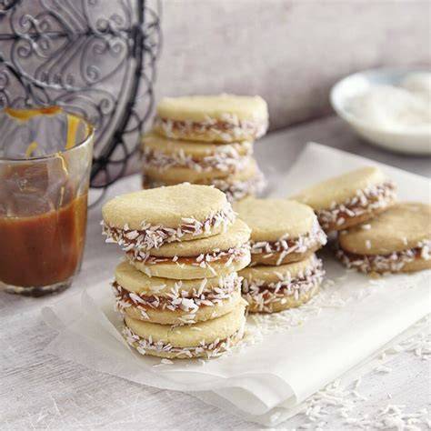 Alfajores und Conitos mit Dulce de Leche und Schokoladenüberzug