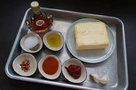 Alle Zutaten für Himbeer-Schmand-Kuchen auf einen Blick