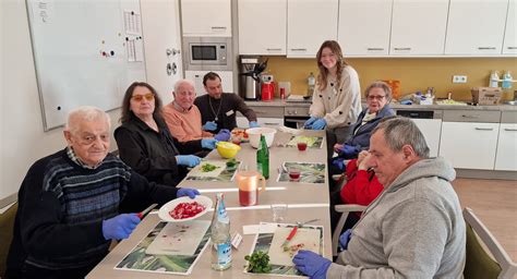Alltagsbegleitung - Lachen und gemeinsames Spielen in der Tagespflege