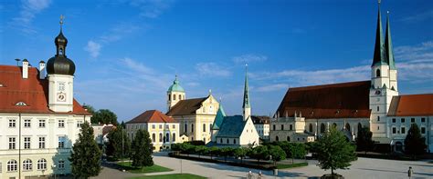 Altöttinger Kapellplatz und Weihrauchmuseum