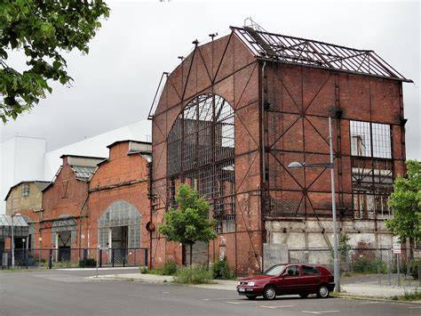 Alte Fabrikhallen und Produktionslinien in der DDR (historische Fotodokumentation)