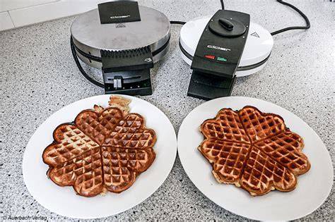 Alte und moderne Waffeleisen im direkten Vergleich