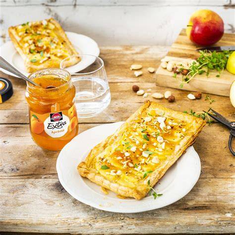 Alternative: Blätterteig-Apfelkuchen mit Aprikosenglasur und Nüssen