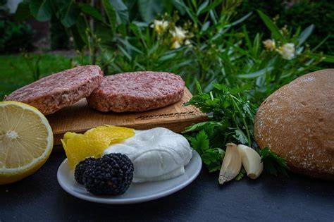 Alternative: Nutria-Patty, Grünkohl, Trüffelmayo und Röstschalotten