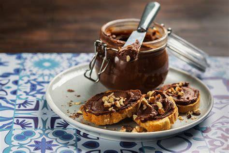 Alternativen zu Nutella: Nussmus, selbstgemachte Haselnusscreme, Avocado-Schokocreme