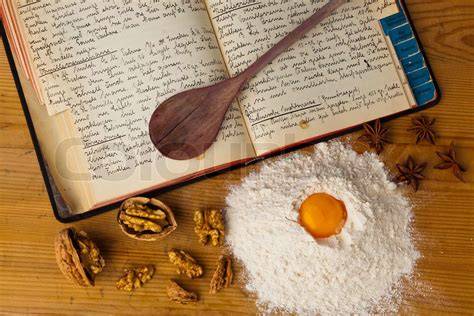 Altes Backbuch, handschriftliche Notizen und gesammelte Pfefferkuchenrezepte