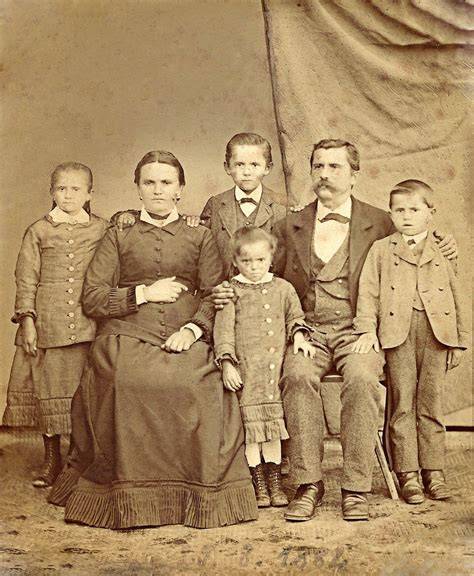 Altes Familienfoto mit selbstgebackenem Nusskuchen