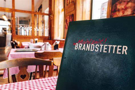 Altes Logo und Werbung der Konditorei Brandstetter, Marktcafé und frühe Öffnungszeiten