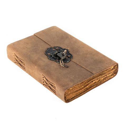 Altes Tagebuch mit handschriftlichen Notizen und italienischer Landkarte