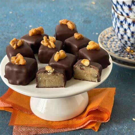 Amaretto-Marzipan Pralinen mit Schokoladenüberzug