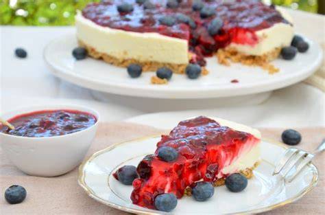 American No-Bake Cheesecake mit Beerentopping