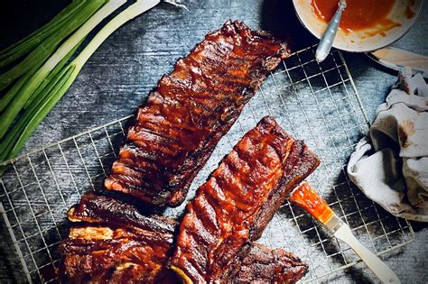 Amerikanische und bayrische Spareribs auf einen Blick - Schnitt und Marinade