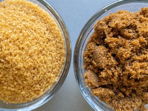 Amerikanischer brauner Zucker und Melasse - Zutaten und fertiges Produkt