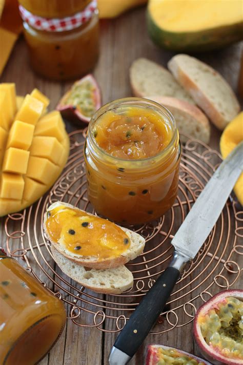 Ananas, Maracuja und Zutaten für Marmelade