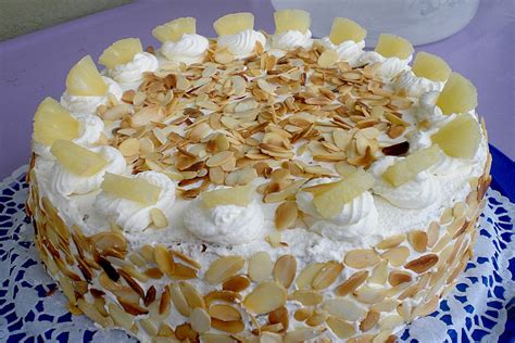 Ananas auf Torte