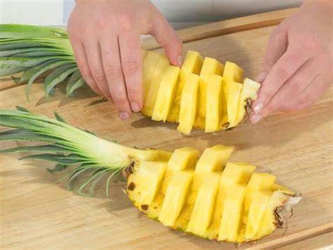 Ananas schneiden und entkernen - Schritt-für-Schritt-Schema