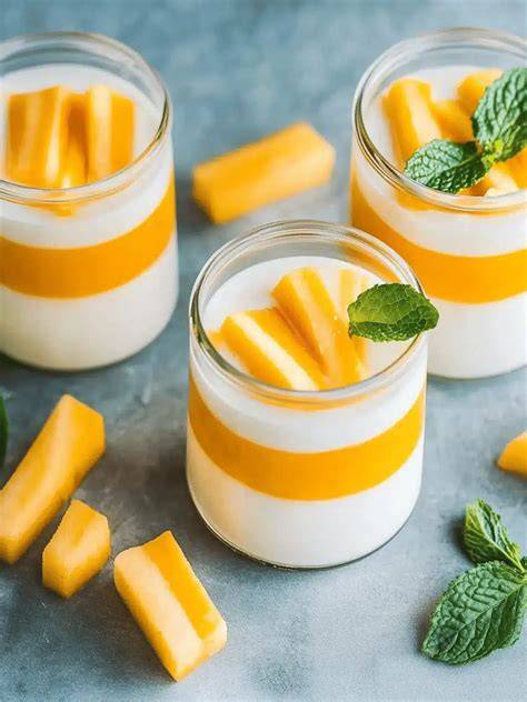 Ananas-Mango-Schichtdessert und Ananas-Apfel-Drink - Serviervorschläge