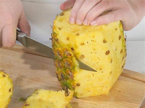 Anleitung: Ananas schneiden und Ingwer würfeln