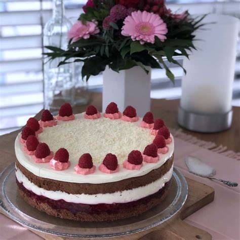 Anschnitt: Schoko-Mascarpone-Torte mit Himbeeren