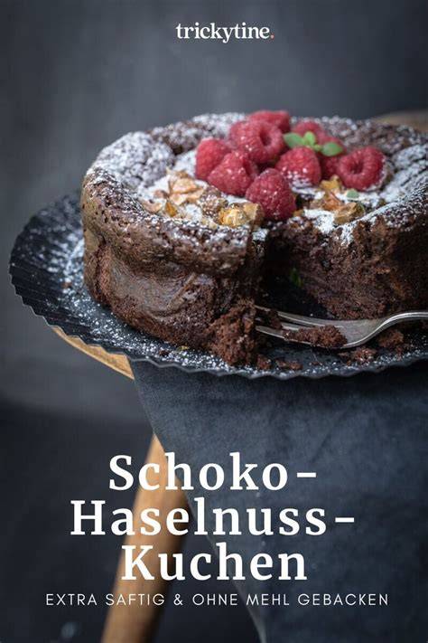 Anschnitt: saftiger glutenfreier Schoko-Birnen-Kuchen mit Haselnüssen