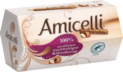 Anschnitt Amicelli Kühlschranktorte mit sichtbarer Creme- und Amicelli-Schicht