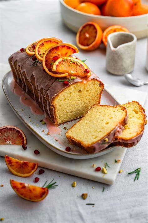 Anschnitt Apfel-Karotten-Schokokuchen auf Teller